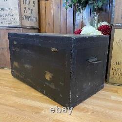 A Vintage Tin Lined Wooden Trunk \ Rustic Blanket Box \ Log Store \ Toy Box