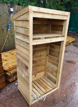 Abri de jardin en bois résistant pour le stockage de bûches £125 chacun, traité en autoclave