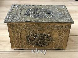 Boîte à charbon/bûches en bois avec motif en relief en laiton - Rangement pour cheminée/stove avec scène de taverne