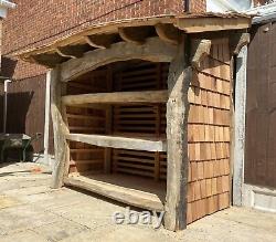Magasin de bûches en bois, magasins de bûches à ossature de bois récupéré, avec toit en bardeaux de cèdre