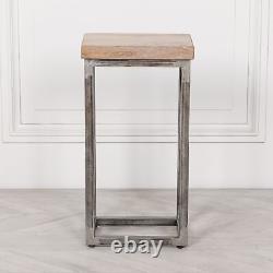 Table d'appoint en fer avec rangement à bûches et dessus en bois